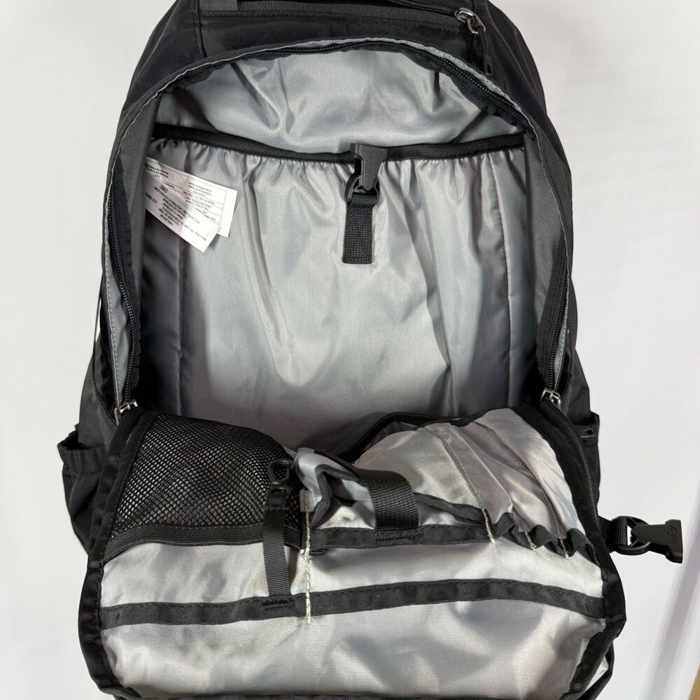 Patagonia black backpack atacama 28L 17x11x7” - Picture 4 of 9
